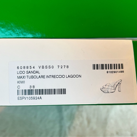 New Bottega Veneta Never worn LIDO SANDAL in Kiwi. Box, bag and papers included - Picture 5 of 6